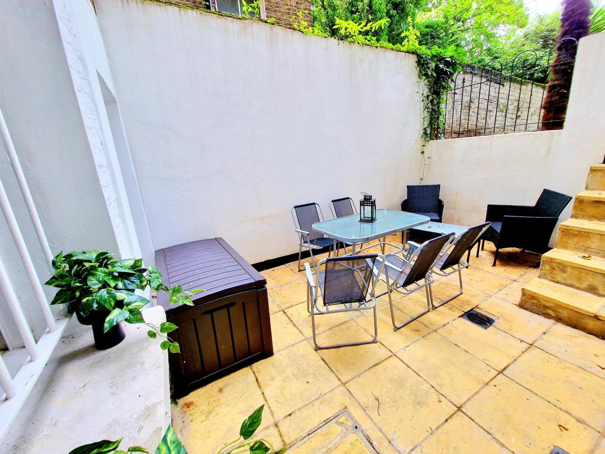 Spacious & Cosy 2 Bedroom Home Plus 2 Sofa-Beds With Private Entrance And Back Patio, 3 Min Walk To Earl'S Court Station Londres Exterior foto