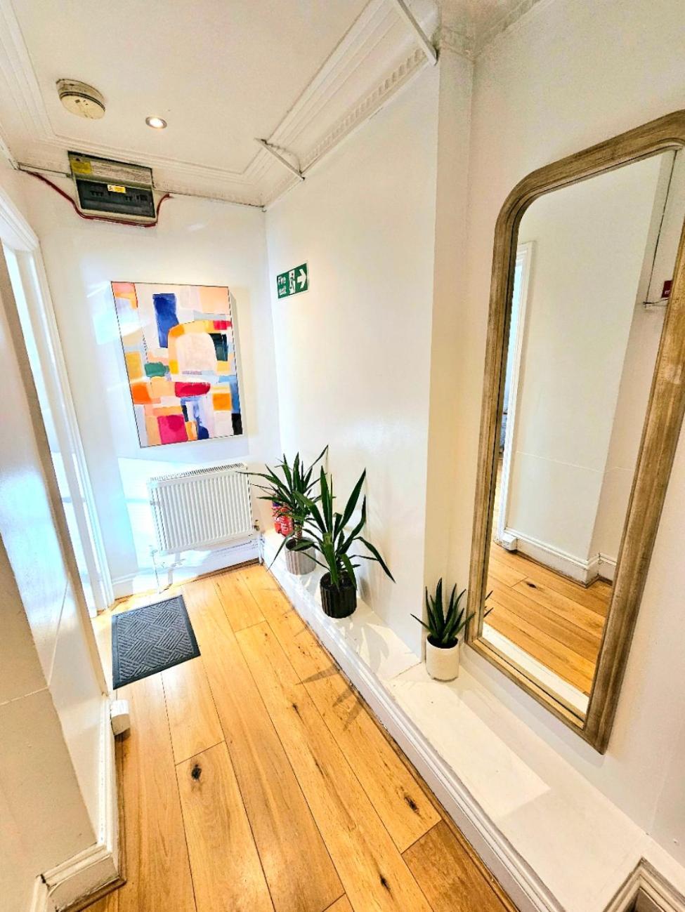 Spacious & Cosy 2 Bedroom Home Plus 2 Sofa-Beds With Private Entrance And Back Patio, 3 Min Walk To Earl'S Court Station Londres Exterior foto