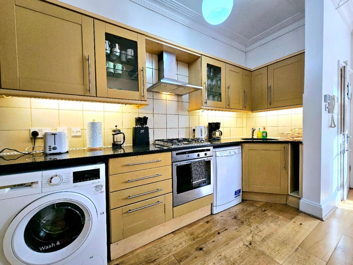 Spacious & Cosy 2 Bedroom Home Plus 2 Sofa-Beds With Private Entrance And Back Patio, 3 Min Walk To Earl'S Court Station Londres Exterior foto