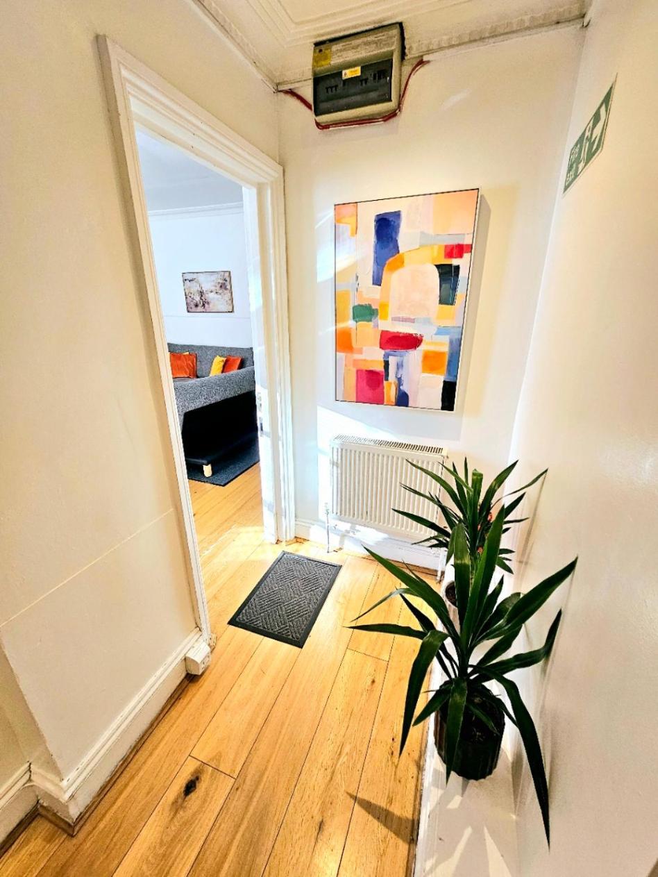 Spacious & Cosy 2 Bedroom Home Plus 2 Sofa-Beds With Private Entrance And Back Patio, 3 Min Walk To Earl'S Court Station Londres Exterior foto
