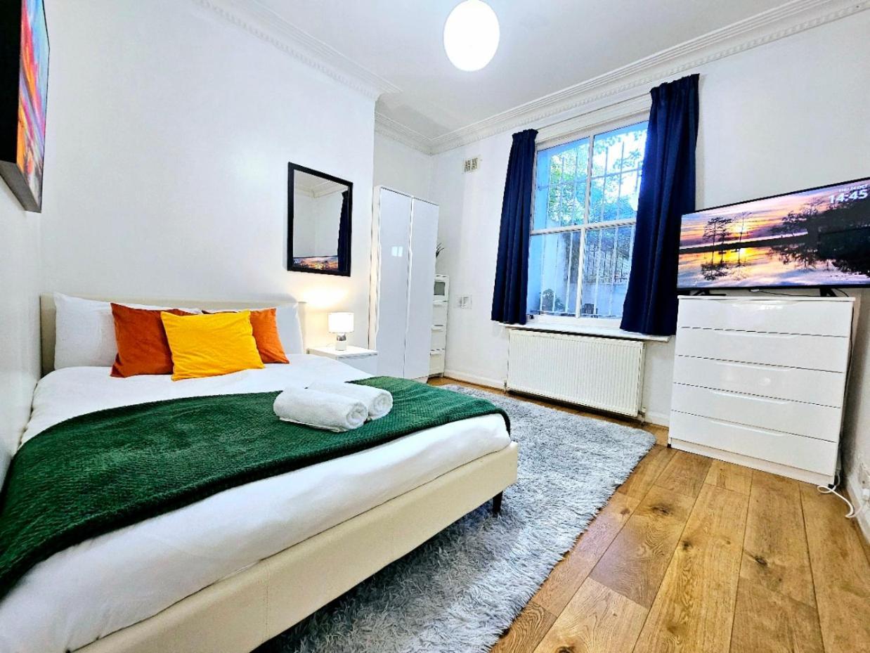 Spacious & Cosy 2 Bedroom Home Plus 2 Sofa-Beds With Private Entrance And Back Patio, 3 Min Walk To Earl'S Court Station Londres Exterior foto